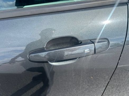 Used 2019 Chevrolet Equinox LS FWD image 16