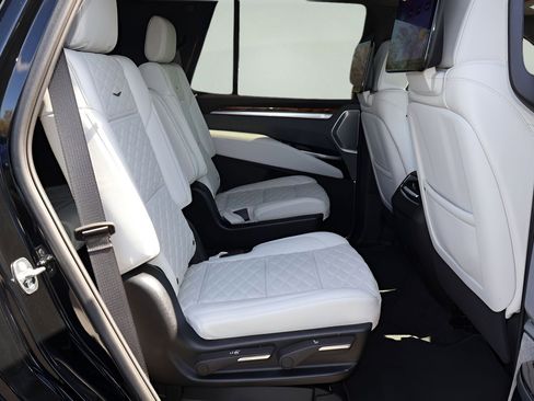 Used 2025 Cadillac Escalade Sport Platinum RWD image 19