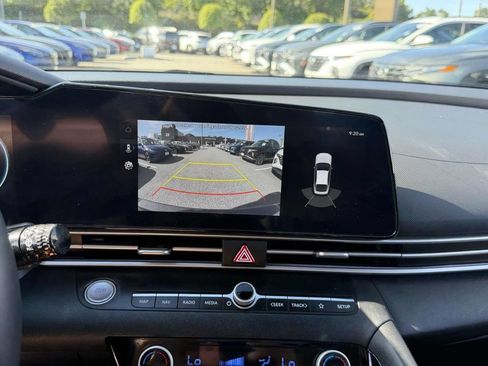 Used 2023 Hyundai Elantra Limited FWD image 20