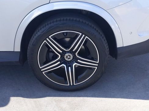 Used 2024 Mercedes-Benz GLC 300 4MATIC image 9