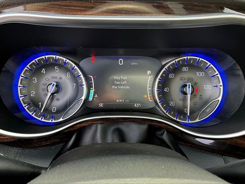 Used 2022 Chrysler Pacifica Limited image 13