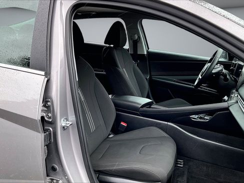 Used 2025 Hyundai Elantra SEL image 27