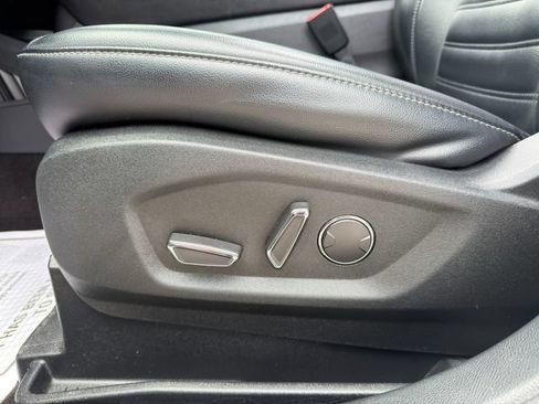 Used 2019 Ford Edge SEL w/ Equipment Group 201A FWD image 19