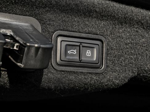 Used 2017 Audi A8 L 4.0T w/ Driver Assistance Package image 60