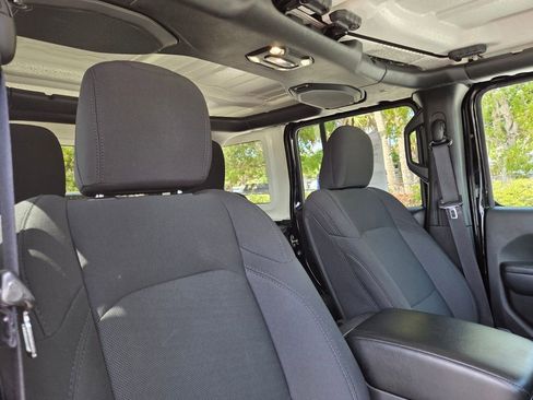 Used 2023 Jeep Wrangler Sport S image 11