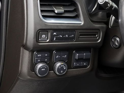 Used 2021 Chevrolet Tahoe LT w/ LT Signature Package image 26