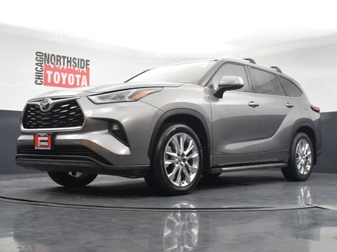 Used 2025 Toyota Highlander Limited AWD/4WD image 37