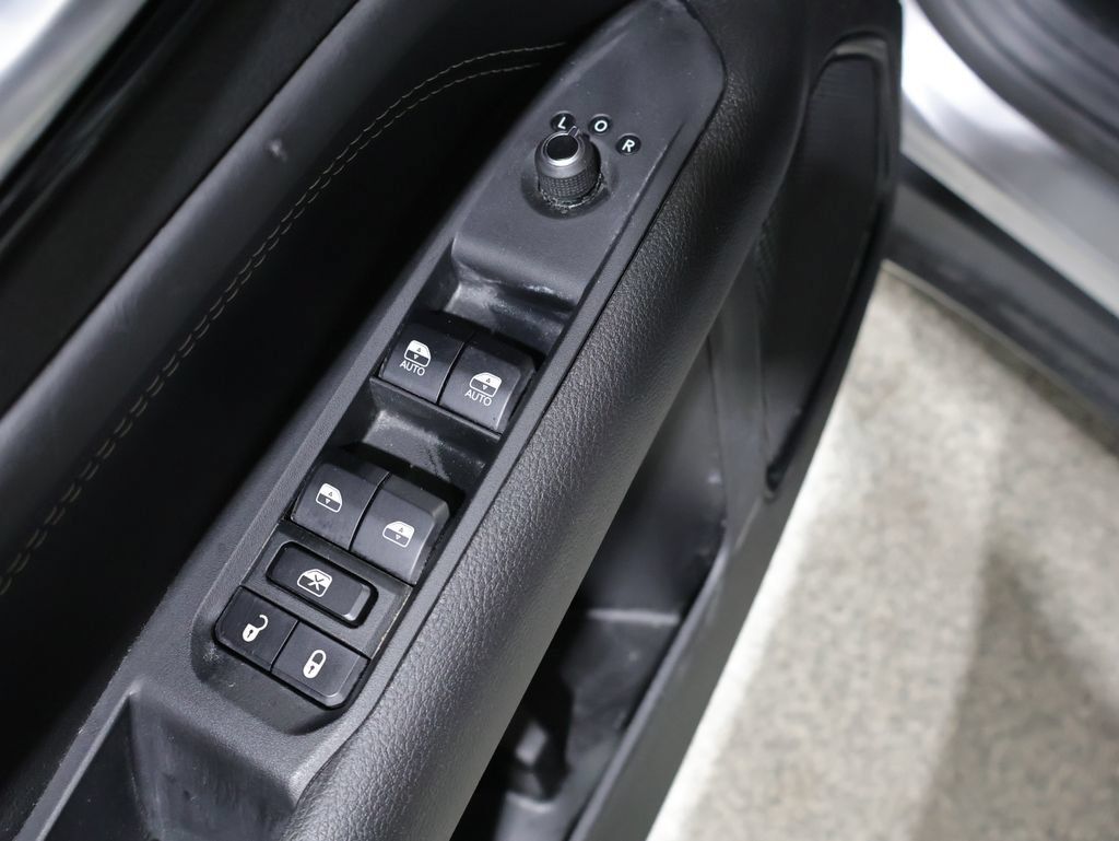 Used 2023 Jeep Compass Latitude AWD/4WD image 13