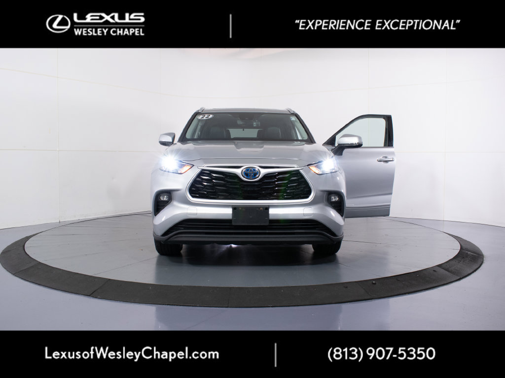 Used 2022 Toyota Highlander XLE AWD/4WD image 25