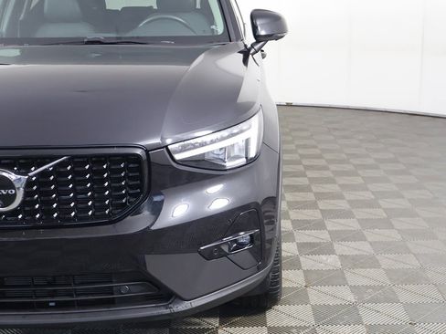 Used 2024 Volvo XC40 B5 Plus image 15