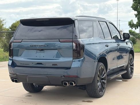 Used 2025 GMC Yukon Denali w/ Advanced Technology Package AWD/4WD image 9