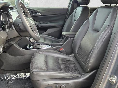 Used 2020 Buick Encore GX Essence image 16