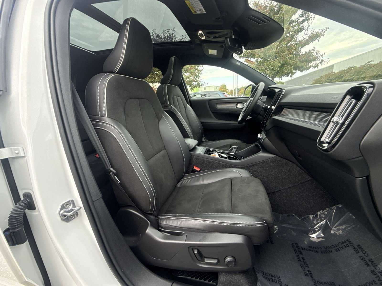 Used 2021 Volvo XC40 T5 R-Design w/ Advanced Package AWD/4WD image 35