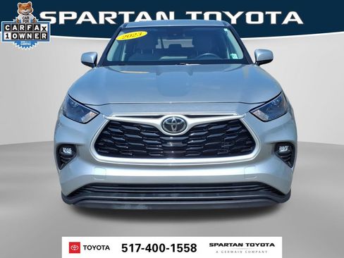 Used 2023 Toyota Highlander LE AWD/4WD image 3