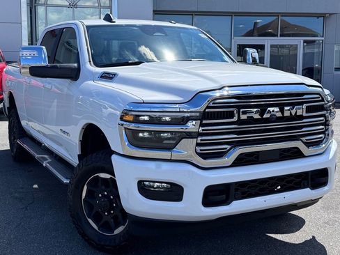 Used 2025 RAM 2500 Laramie AWD/4WD image 1