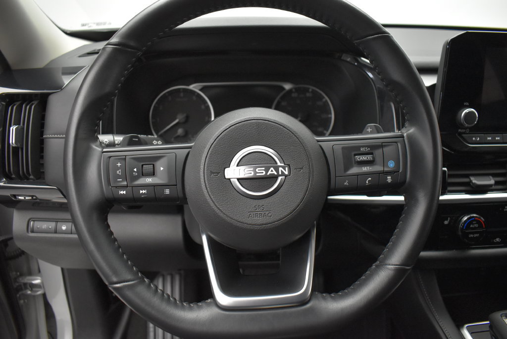 Used 2025 Nissan Pathfinder SV AWD/4WD image 16