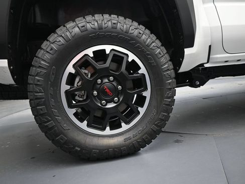 Used 2025 Toyota Tacoma TRD Off-Road AWD/4WD image 23