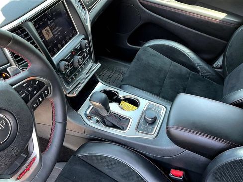 Used 2018 Jeep Grand Cherokee Trailhawk AWD/4WD image 9