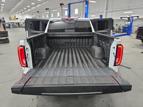 Used 2025 GMC Sierra 1500 AT4 w/ AT4 Premium Package AWD/4WD image 13