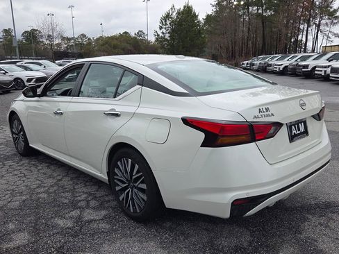 Used 2025 Nissan Altima 2.5 SV image 10