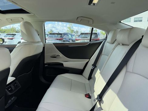 Used 2024 Lexus ES 350 Premium w/ Premium Package FWD image 17