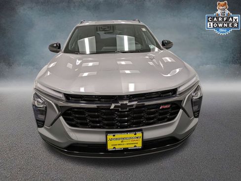 Used 2024 Chevrolet Trax RS w/ Sunroof Package image 2