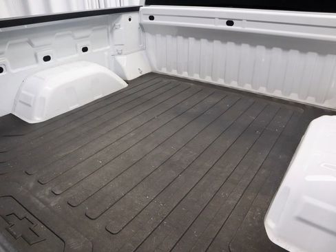 Used 2023 Chevrolet Silverado 1500 LT AWD/4WD image 15