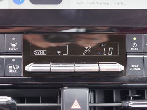 Used 2023 Toyota Highlander XSE AWD/4WD image 29