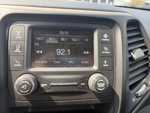 Used 2016 Jeep Cherokee Sport FWD image 23