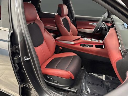 Used 2024 Genesis GV70 2.5T w/ Sport Prestige Package image 31