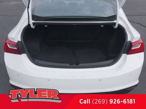 Used 2024 Chevrolet Malibu LT FWD image 17