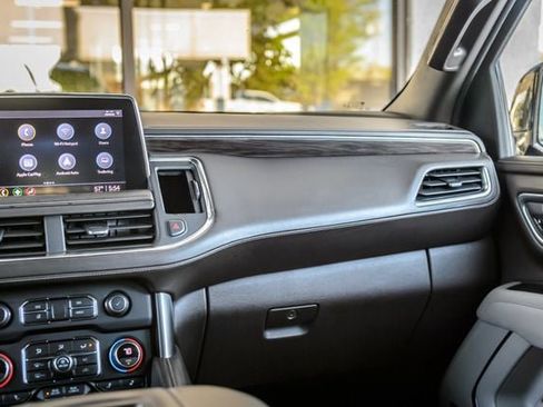 Used 2021 Chevrolet Suburban LT image 33