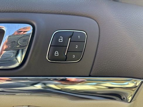 Used 2013 Lincoln MKS AWD image 26