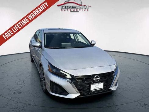 Used 2024 Nissan Altima 2.5 SL AWD/4WD image 1