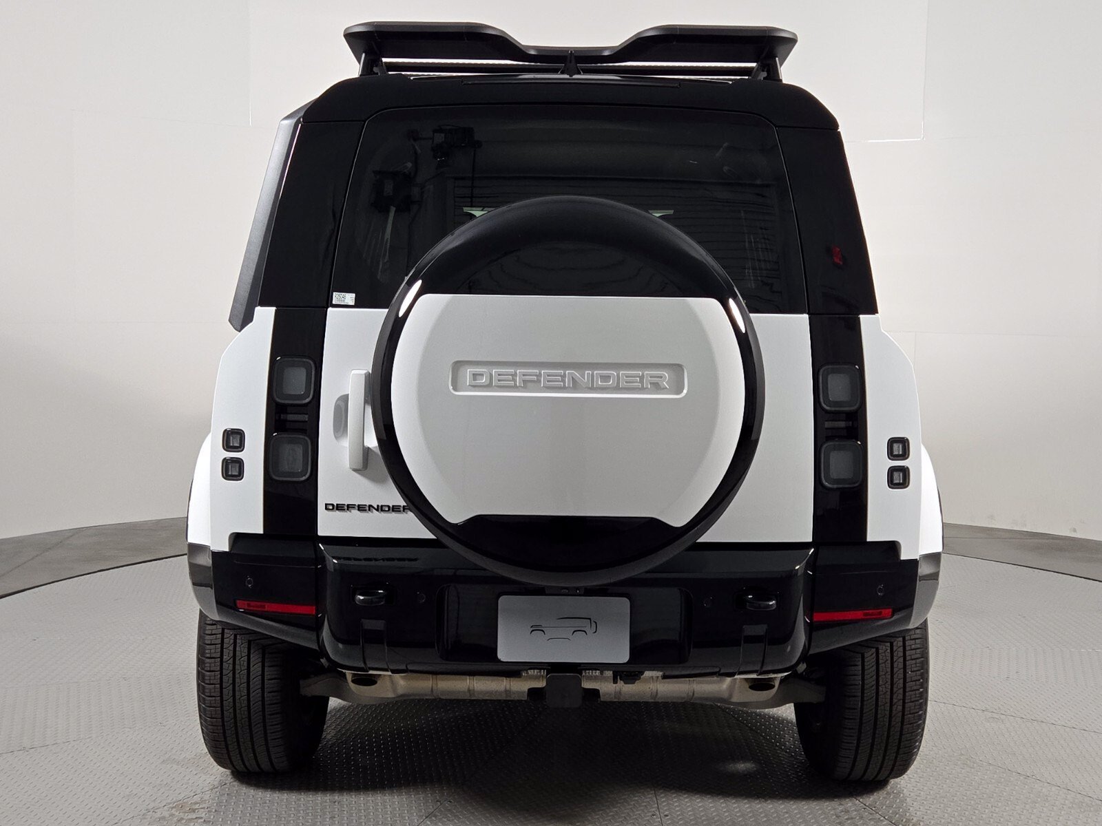 Used 2026 Land Rover Defender 110 X-Dynamic SE AWD/4WD image 7