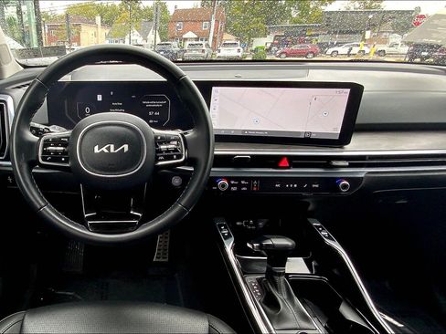 Used 2024 Kia Sorento SX image 17