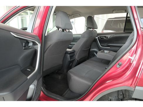 Used 2021 Toyota RAV4 LE AWD/4WD image 25