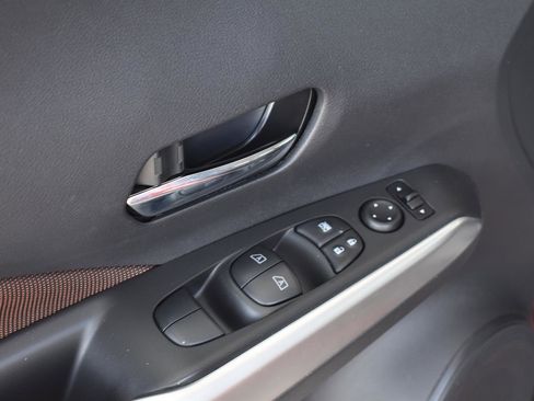 Used 2020 Nissan Kicks SR image 25