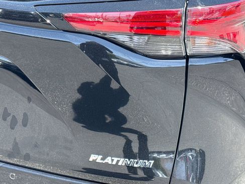 Used 2025 Toyota Sienna Platinum FWD image 27