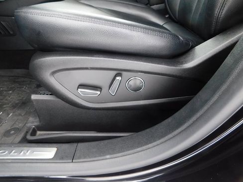 Used 2023 Lincoln Nautilus AWD w/ Premium Package image 13