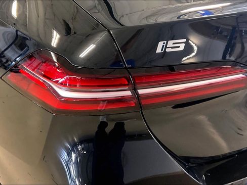 New 2027 BMW i5 eDrive40 RWD image 14