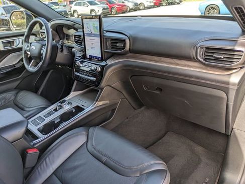 Certified 2023 Ford Explorer Platinum w/ Technology Package image 14