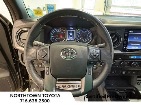 Used 2022 Toyota Tacoma TRD Off-Road image 9