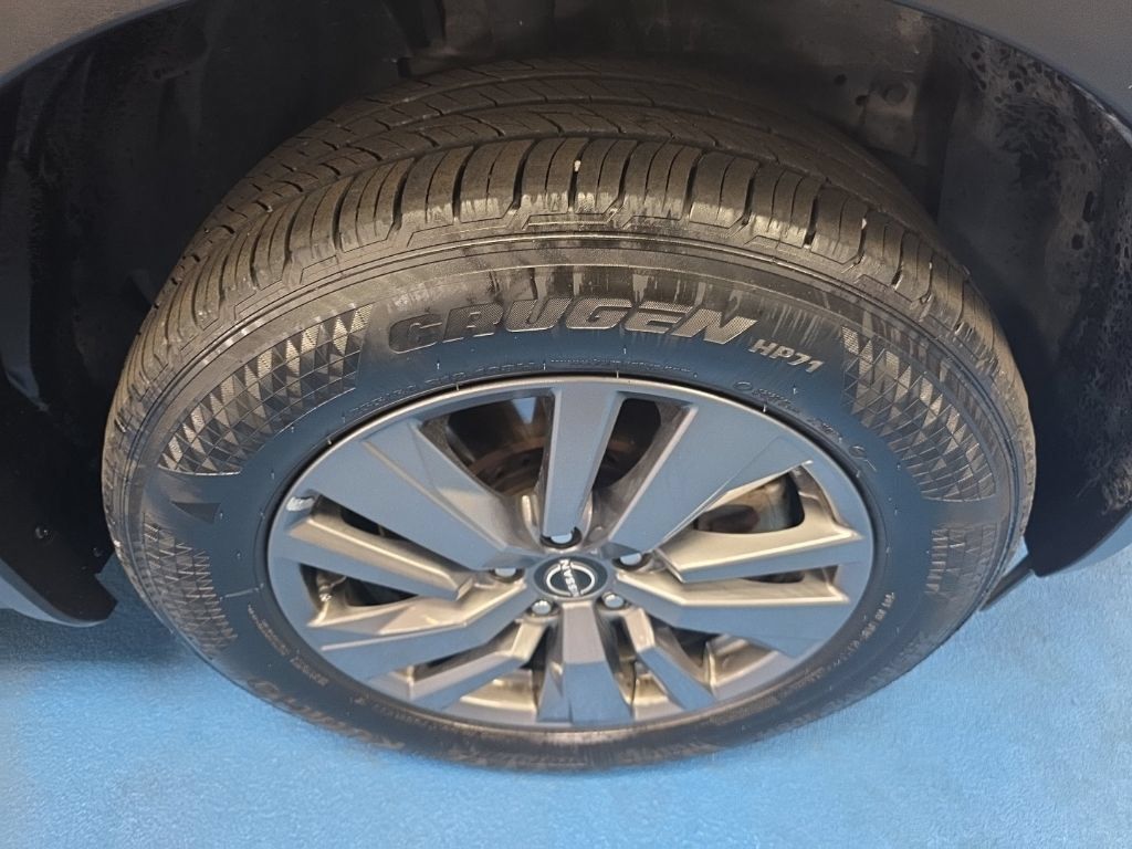 Used 2025 Nissan Pathfinder SV FWD image 4