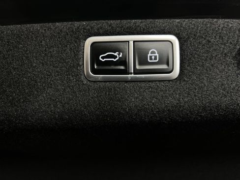 Used 2023 Genesis G70 3.3T w/ Sport Prestige Package image 31