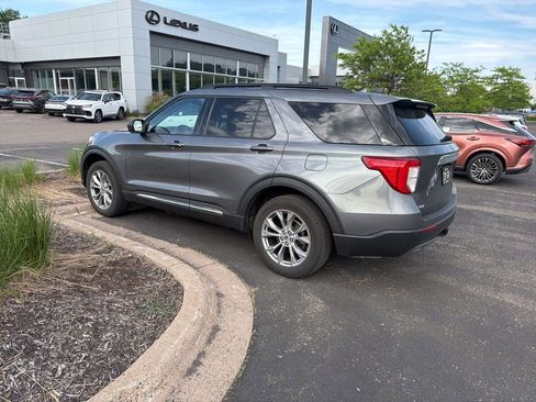 Used 2021 Ford Explorer XLT w/ Equipment Group 202A AWD/4WD image 4