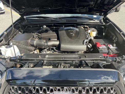 Used 2023 Toyota Tacoma Limited w/ Nightshade Package AWD/4WD image 27