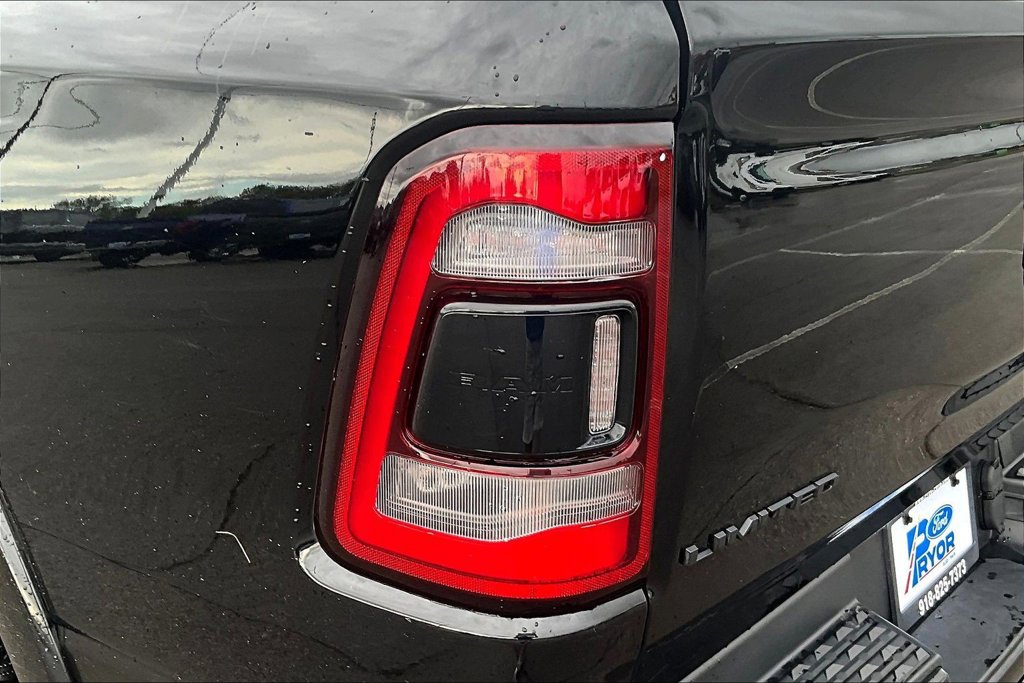 Used 2020 RAM 1500 Limited w/ Black Appearance Package AWD/4WD image 33