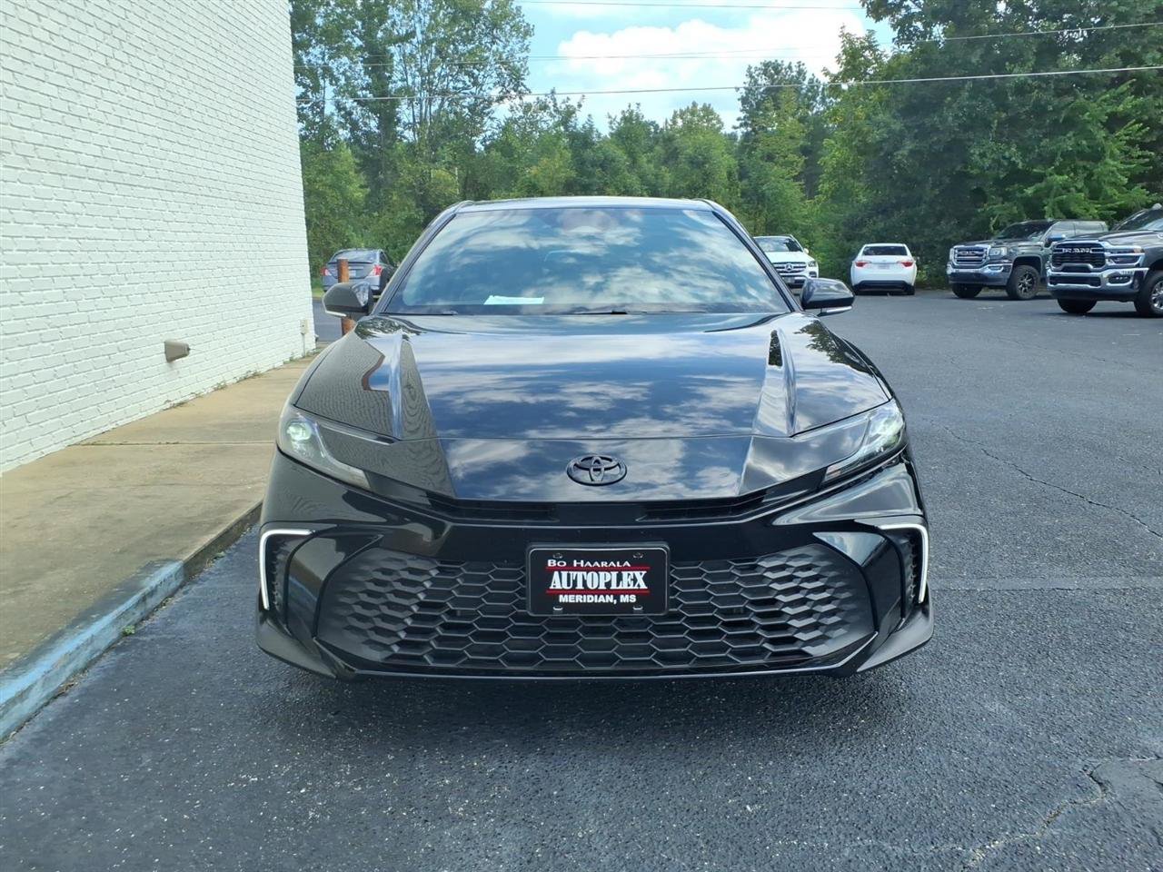 Used 2026 Toyota Camry SE w/ Convenience Package FWD image 2