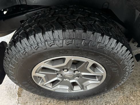 Used 2014 Jeep Wrangler Unlimited Rubicon w/ Connectivity Group image 20